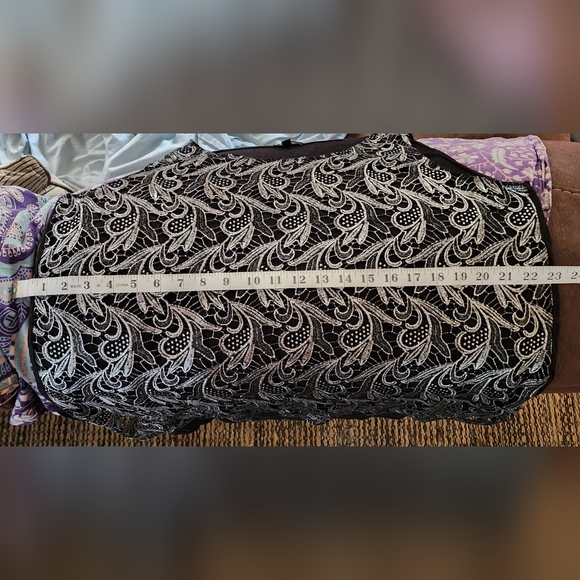 Black and lace sleeveless top, XL - Picture 7 of 8